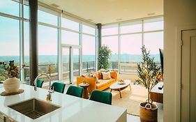 Luxury 2Br Penthouse Apt In Central Halifax
